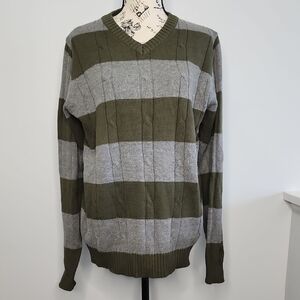 Oscar de la Renta Men's V-Neck Sweater in Olive and Gray